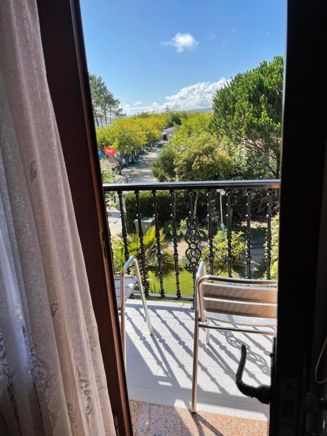 Hostal Restaurante Luz De Luna Villanueva De Arosa Eksteriør billede